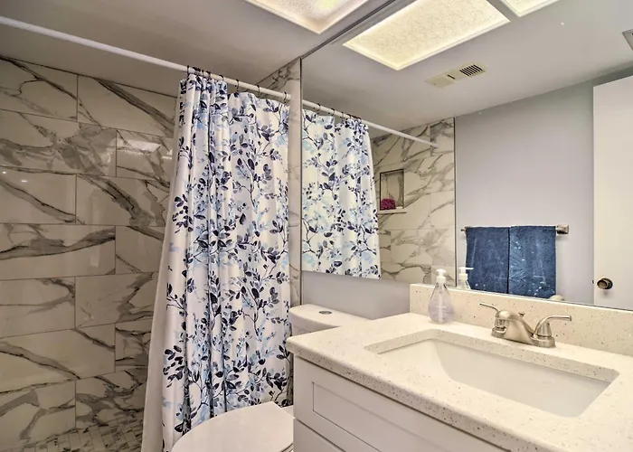 Balcony & Views: Sunny Indian Shores Condo! Ferienhaus