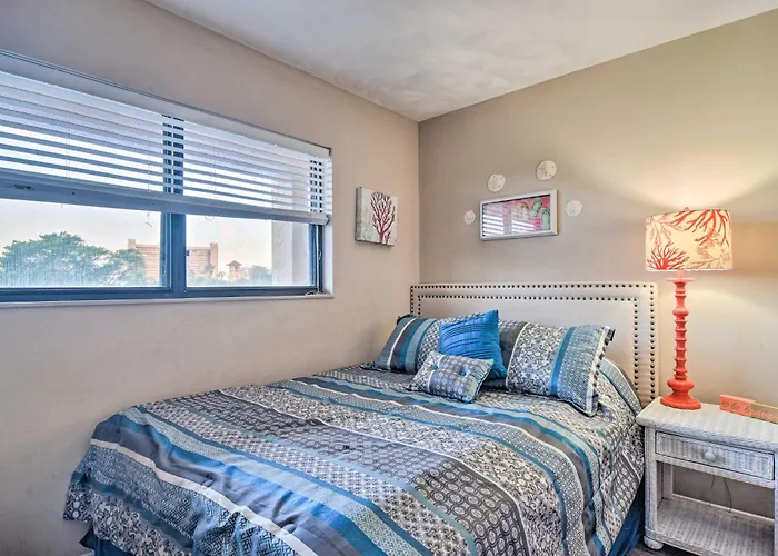 Ferienhaus Balcony & Views: Sunny Indian Shores Condo!