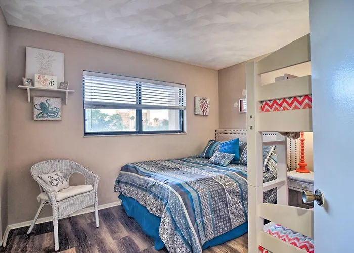 Balcony & Views: Sunny Indian Shores Condo! Ferienhaus *