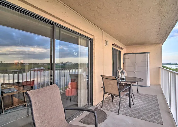 Ferienhaus Balcony & Views: Sunny Indian Shores Condo! Clearwater Beach