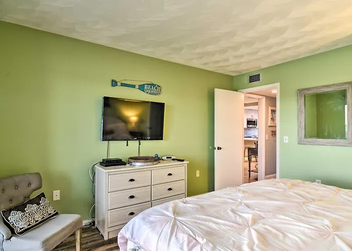 Balcony & Views: Sunny Indian Shores Condo!