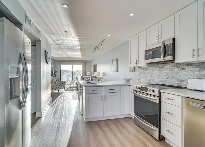 Ferienhaus Balcony & Views: Sunny Indian Shores Condo! *