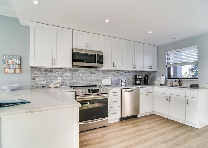 Ferienhaus Balcony & Views: Sunny Indian Shores Condo! Clearwater Beach