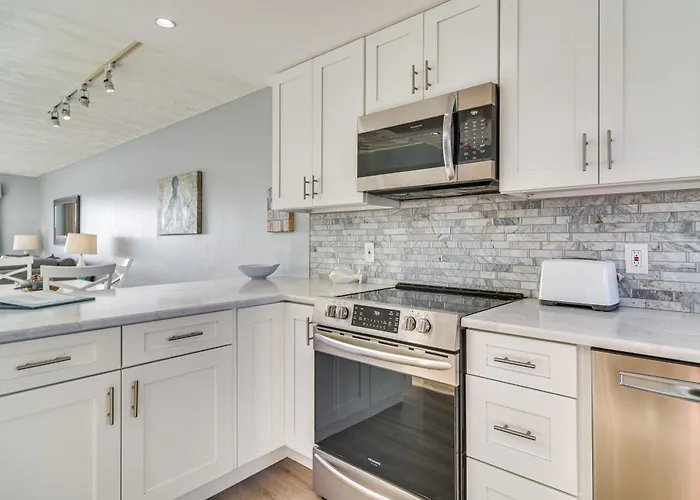 Ferienhaus Balcony & Views: Sunny Indian Shores Condo! *