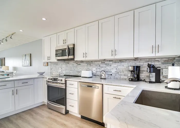 Ferienhaus Balcony & Views: Sunny Indian Shores Condo!