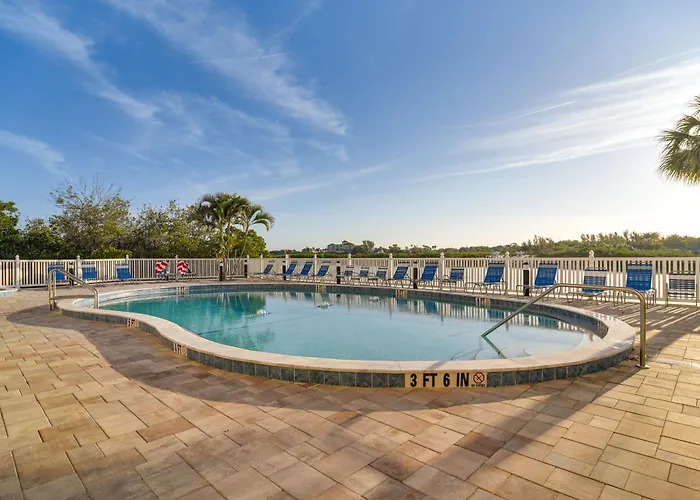 Ferienhaus Balcony & Views: Sunny Indian Shores Condo! *